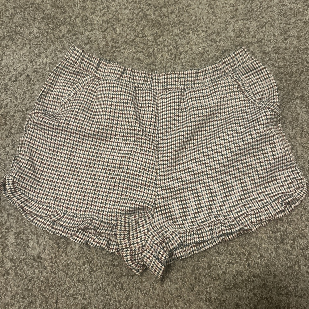 High Waist Black and White Shorts with Classic Pattern